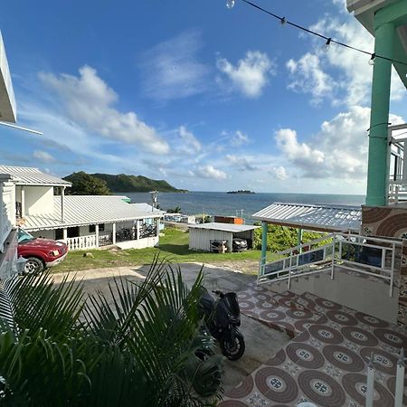 Posada Three Cay Suites Rocky Point Екстер'єр фото