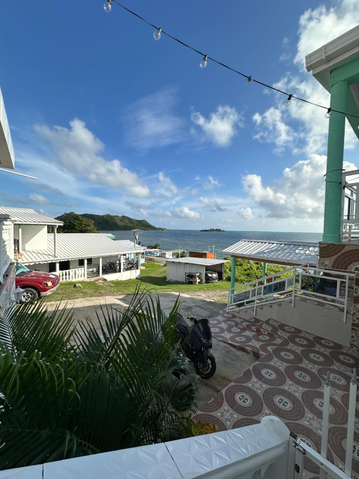 Posada Three Cay Suites Rocky Point Екстер'єр фото